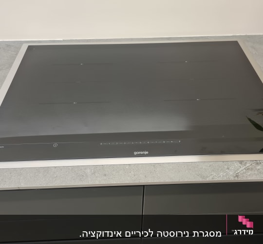 כיריים אינדוקציה שחורות עם לוח בקרה